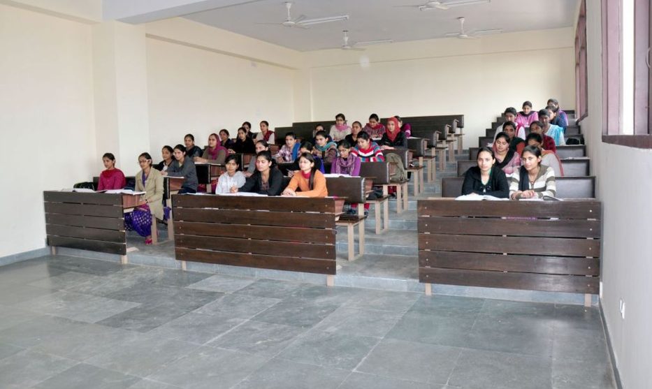 Guru Gobind Singh Medical College Faridkot_classroom2